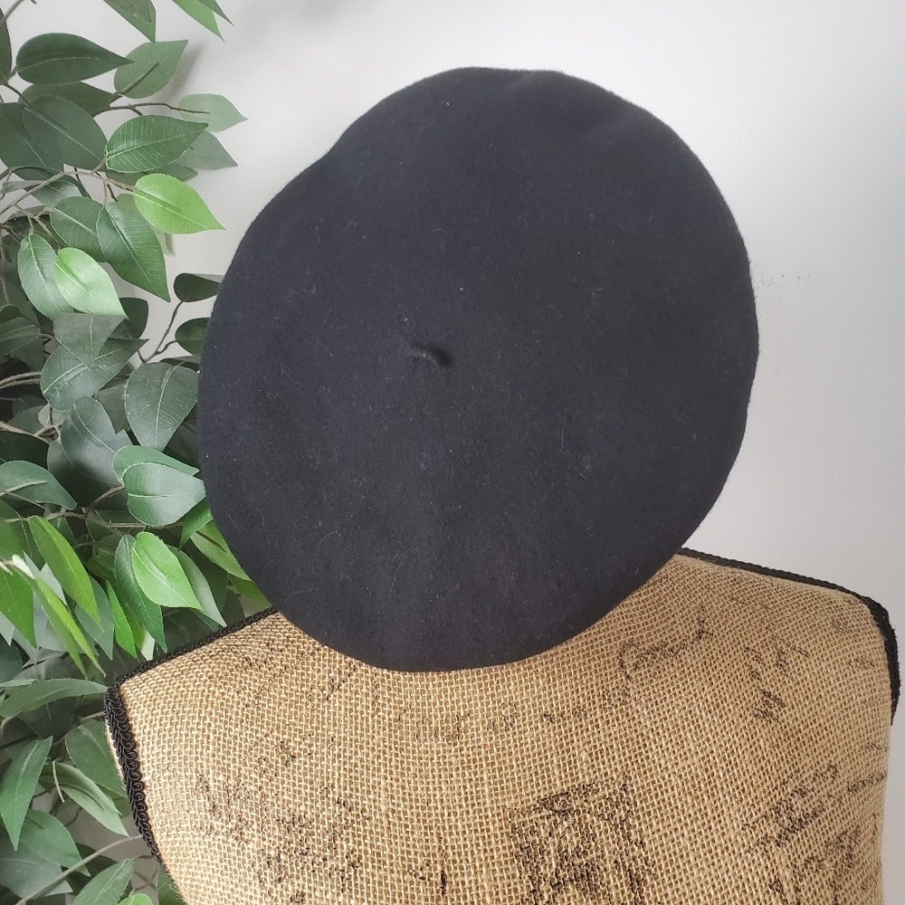 Vintage 60s Casa Yustas Madrid Black Wool Beret Hat